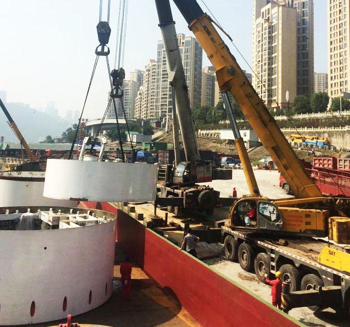 虎丘吊车作业中